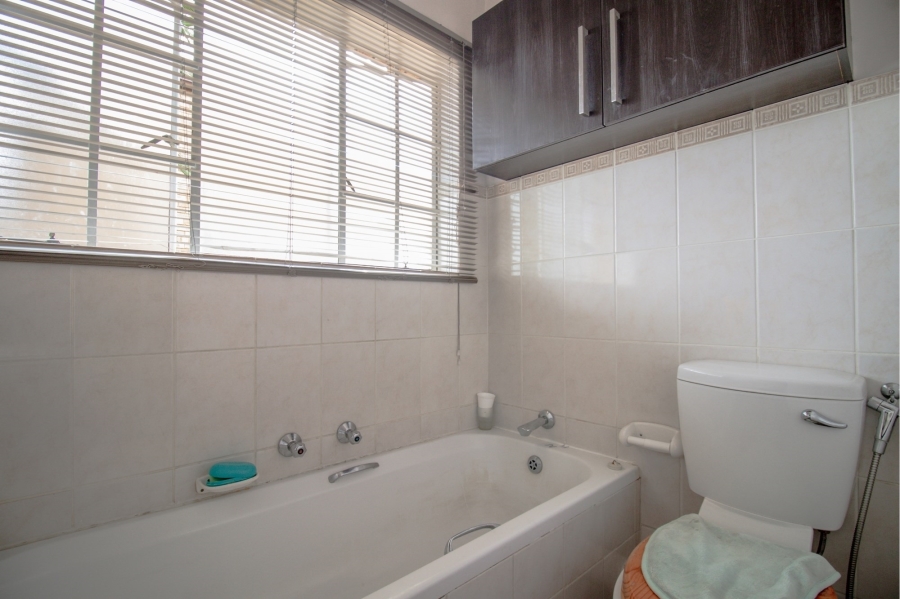 2 Bedroom Property for Sale in Honeydew Manor Gauteng