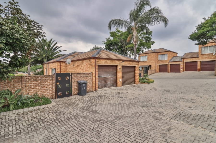 2 Bedroom Property for Sale in Honeydew Manor Gauteng