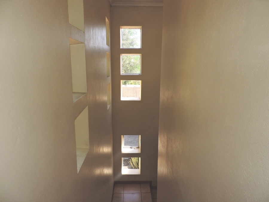 To Let 5 Bedroom Property for Rent in Strubensvallei Gauteng