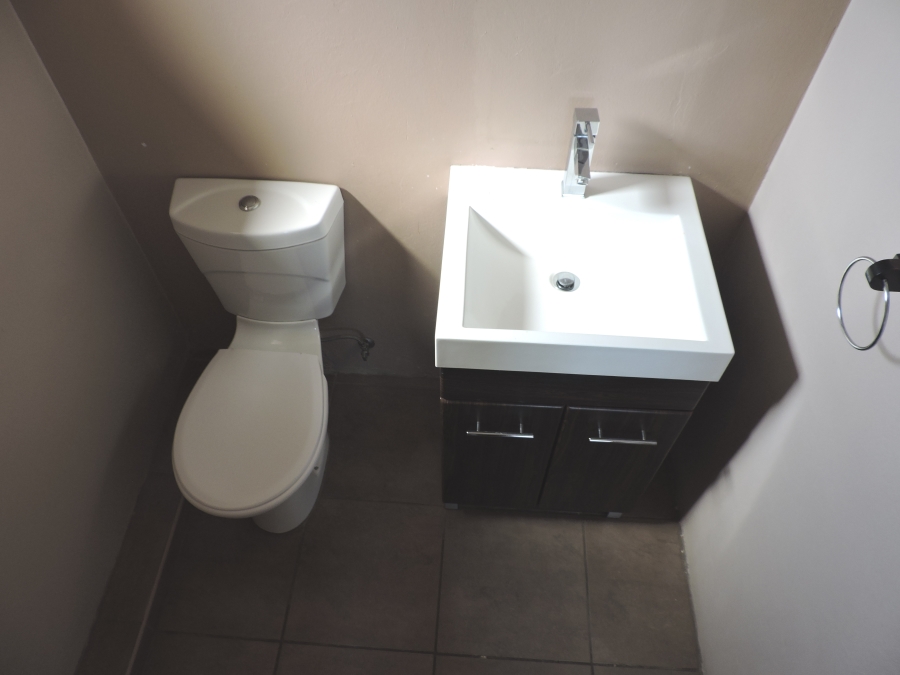 To Let 5 Bedroom Property for Rent in Strubensvallei Gauteng
