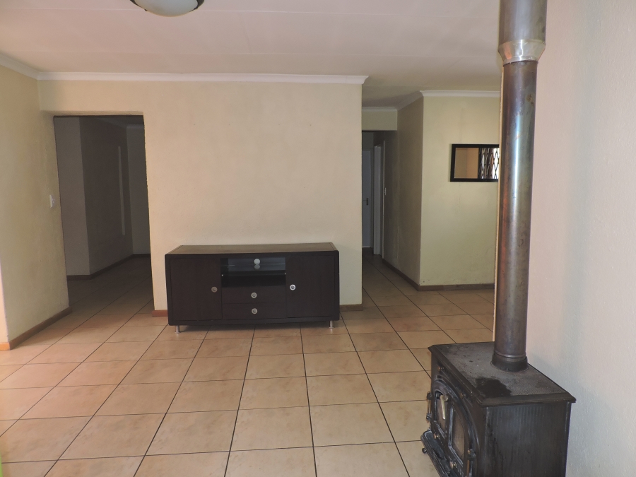 To Let 5 Bedroom Property for Rent in Strubensvallei Gauteng