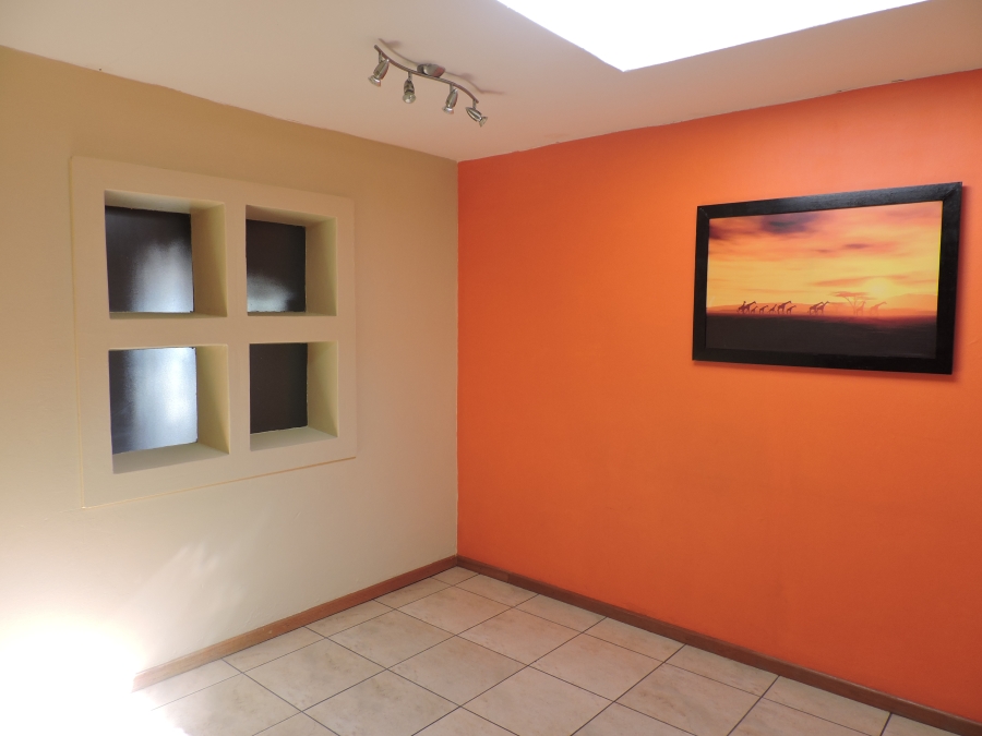 To Let 5 Bedroom Property for Rent in Strubensvallei Gauteng