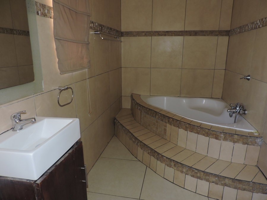 To Let 5 Bedroom Property for Rent in Strubensvallei Gauteng