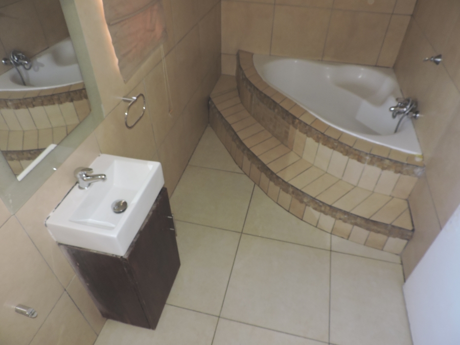 To Let 5 Bedroom Property for Rent in Strubensvallei Gauteng
