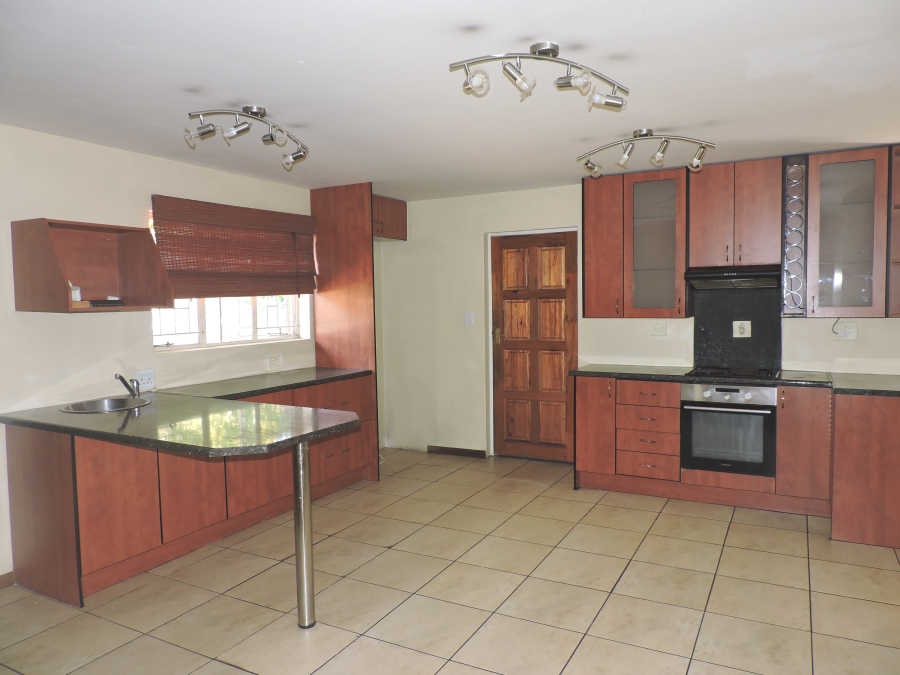 To Let 5 Bedroom Property for Rent in Strubensvallei Gauteng