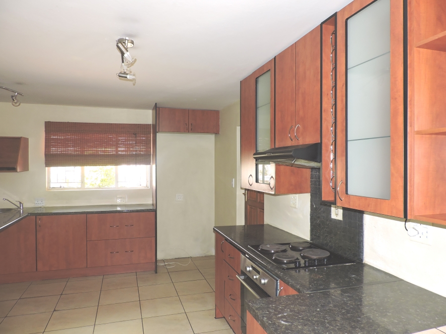 To Let 5 Bedroom Property for Rent in Strubensvallei Gauteng