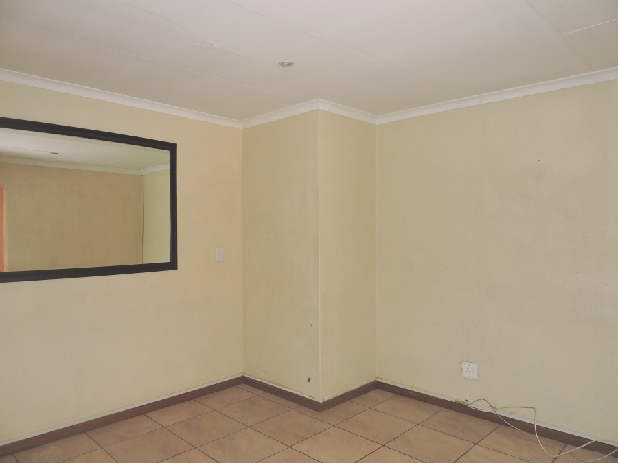 To Let 5 Bedroom Property for Rent in Strubensvallei Gauteng