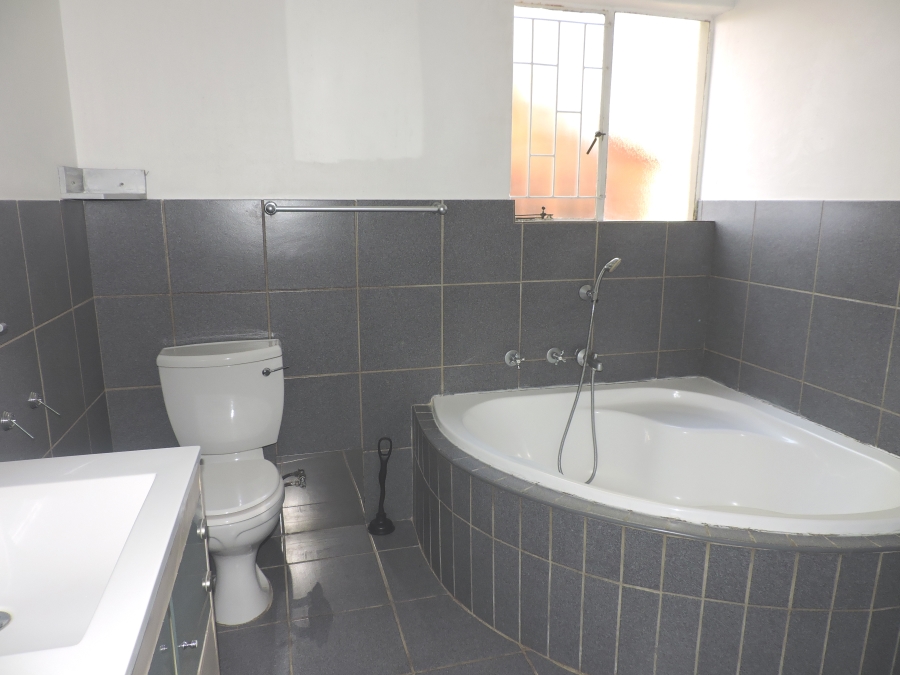 To Let 5 Bedroom Property for Rent in Strubensvallei Gauteng