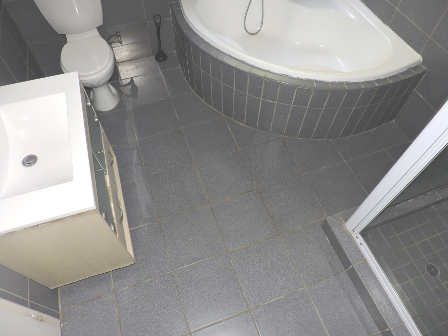 To Let 5 Bedroom Property for Rent in Strubensvallei Gauteng