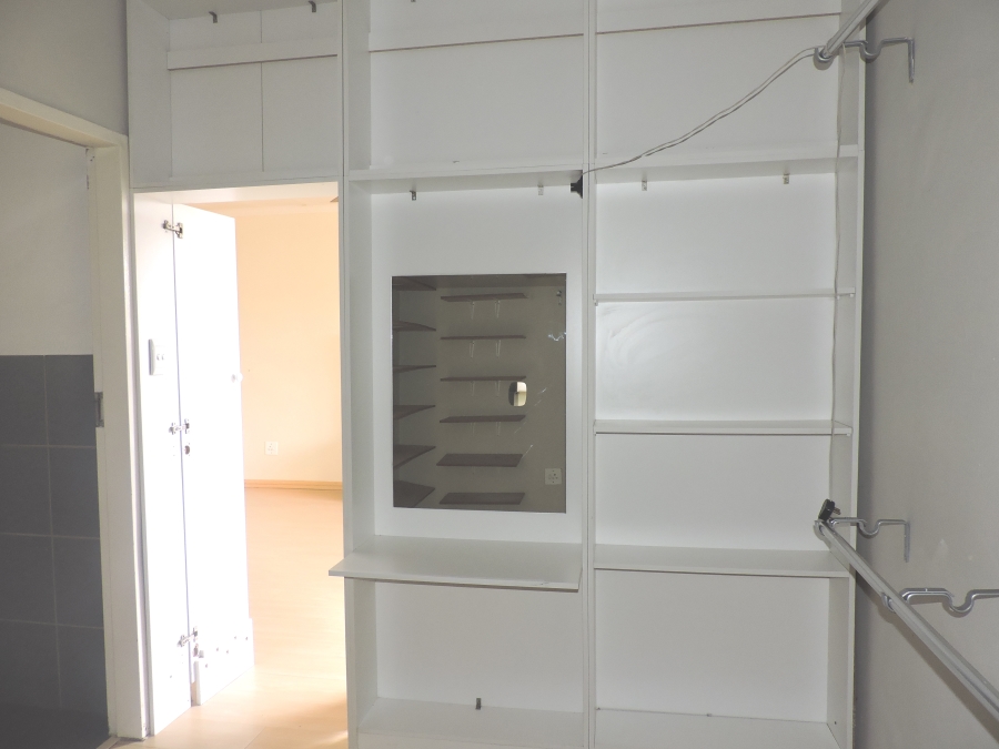 To Let 5 Bedroom Property for Rent in Strubensvallei Gauteng