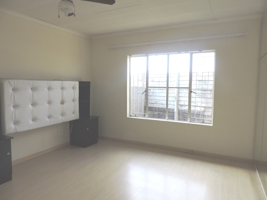 To Let 5 Bedroom Property for Rent in Strubensvallei Gauteng