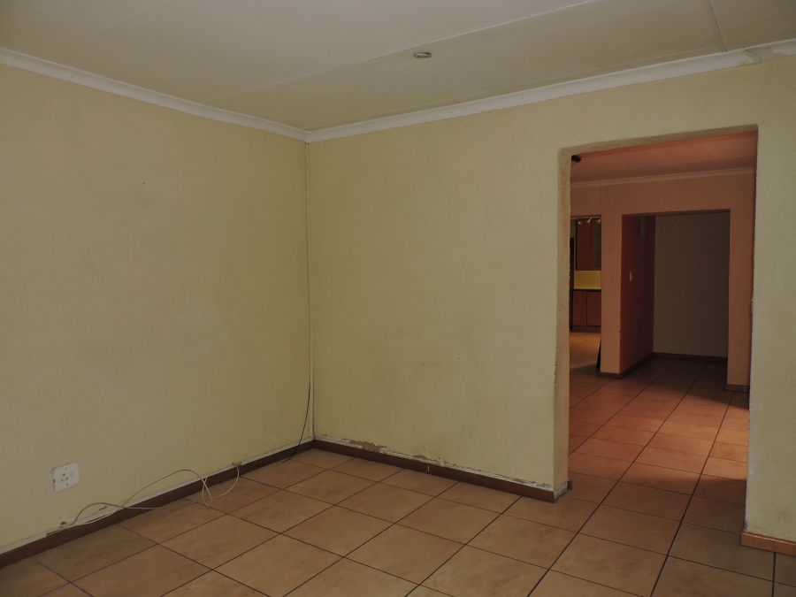 To Let 5 Bedroom Property for Rent in Strubensvallei Gauteng