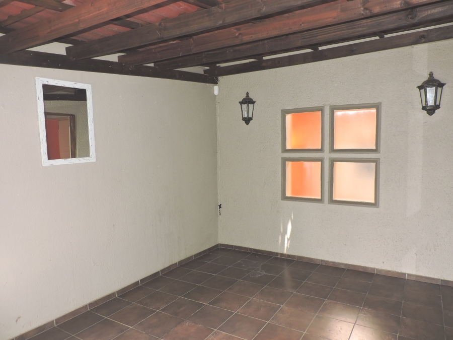 To Let 5 Bedroom Property for Rent in Strubensvallei Gauteng