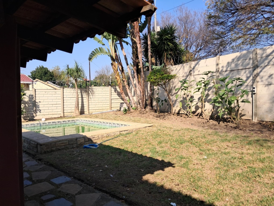 To Let 5 Bedroom Property for Rent in Strubensvallei Gauteng