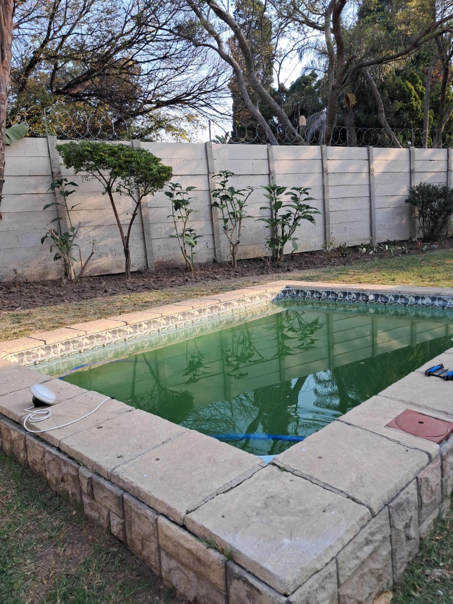 To Let 5 Bedroom Property for Rent in Strubensvallei Gauteng