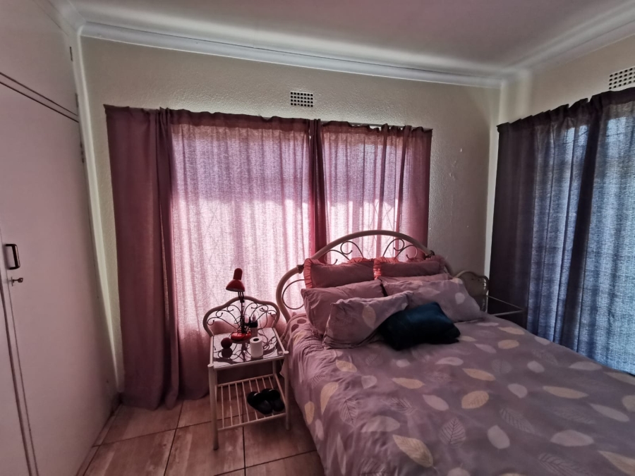 6 Bedroom Property for Sale in Brackendowns Gauteng