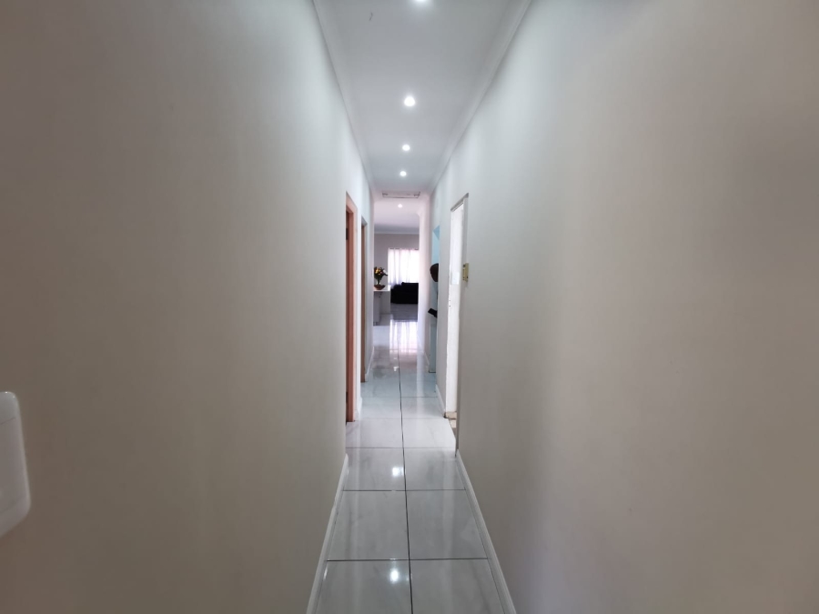 6 Bedroom Property for Sale in Brackendowns Gauteng