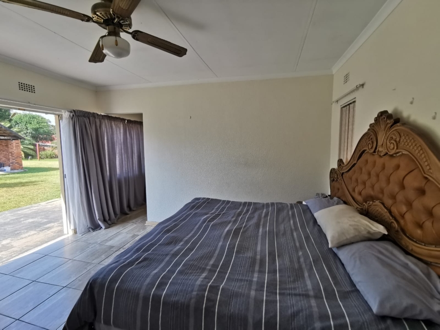 6 Bedroom Property for Sale in Brackendowns Gauteng