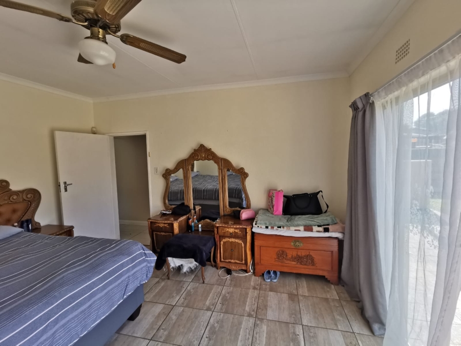 6 Bedroom Property for Sale in Brackendowns Gauteng