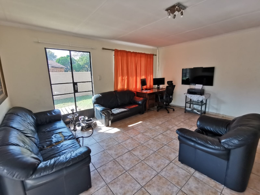 6 Bedroom Property for Sale in Brackendowns Gauteng