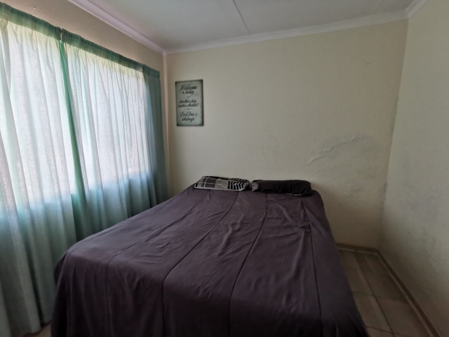 6 Bedroom Property for Sale in Brackendowns Gauteng