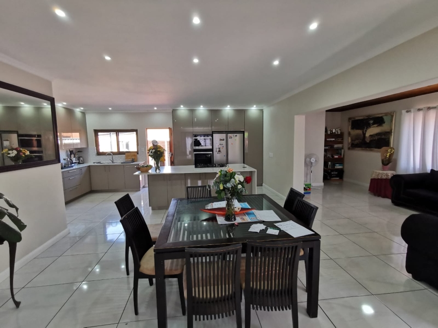 6 Bedroom Property for Sale in Brackendowns Gauteng