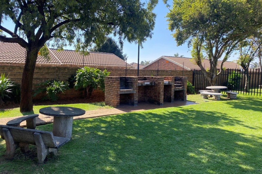 2 Bedroom Property for Sale in Florida Glen Gauteng