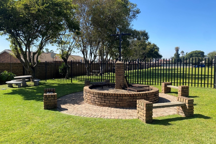 2 Bedroom Property for Sale in Florida Glen Gauteng