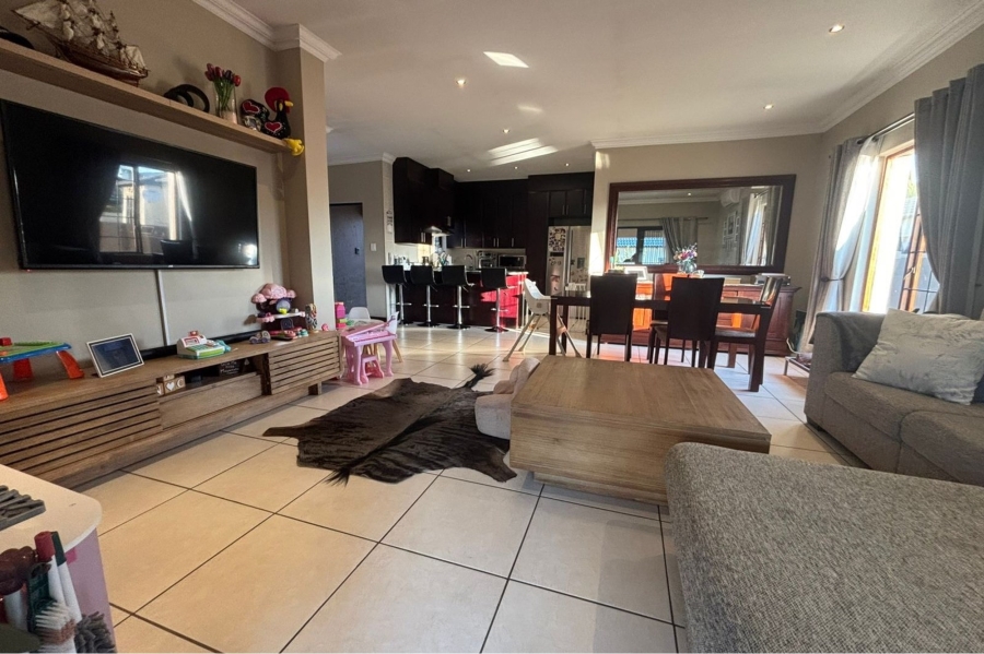 3 Bedroom Property for Sale in Thatchfield Estate Gauteng