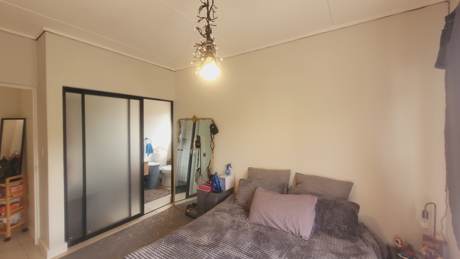 2 Bedroom Property for Sale in Mulbarton Gauteng