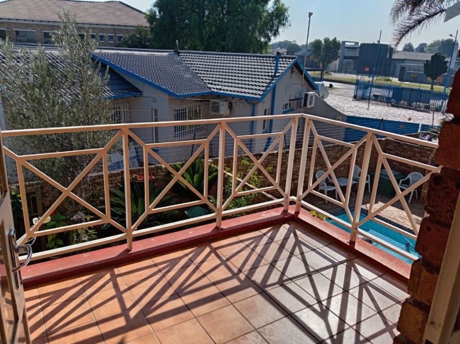 2 Bedroom Property for Sale in Brackenhurst Gauteng