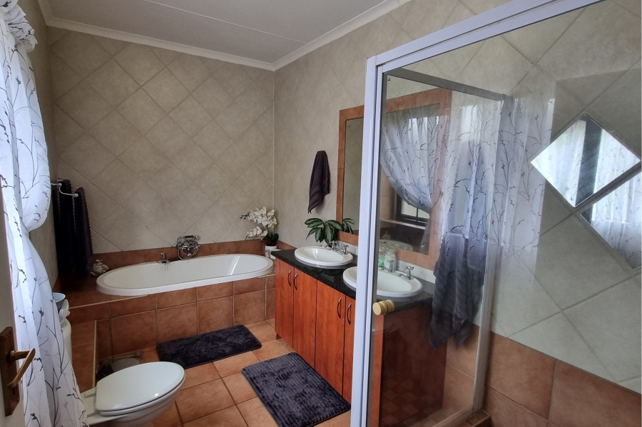 4 Bedroom Property for Sale in Moreleta Park Gauteng