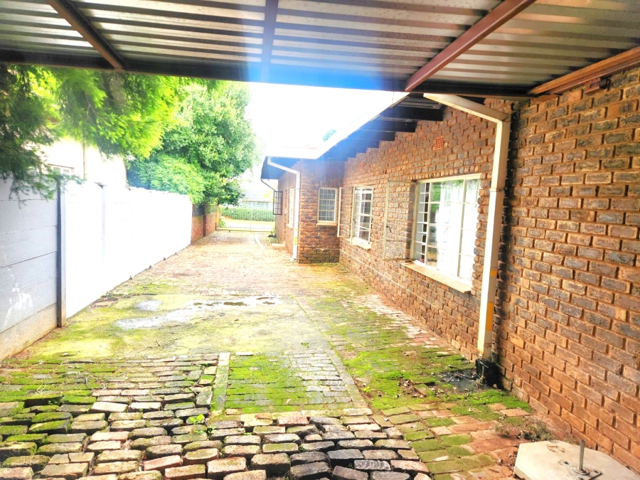 4 Bedroom Property for Sale in Doringkloof Gauteng