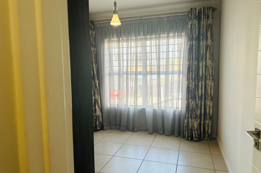 To Let 3 Bedroom Property for Rent in Olivedale Gauteng