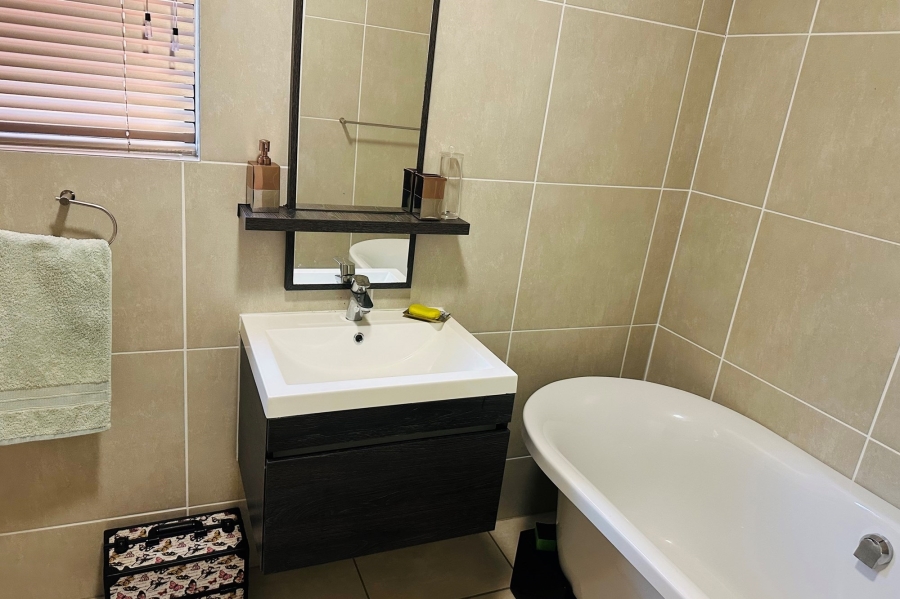 To Let 3 Bedroom Property for Rent in Olivedale Gauteng