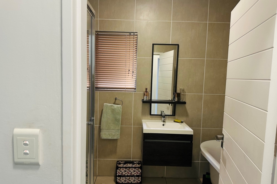 To Let 3 Bedroom Property for Rent in Olivedale Gauteng