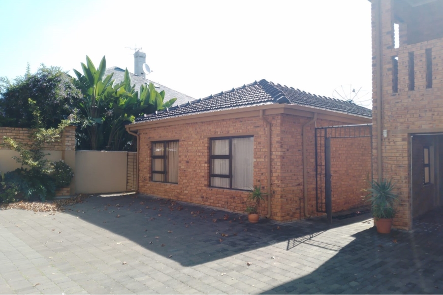 To Let 2 Bedroom Property for Rent in Greenside Gauteng