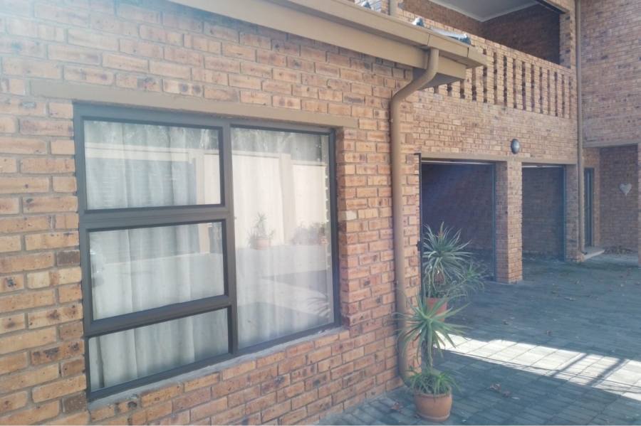 To Let 2 Bedroom Property for Rent in Greenside Gauteng