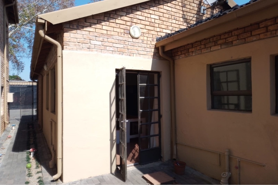 To Let 2 Bedroom Property for Rent in Greenside Gauteng