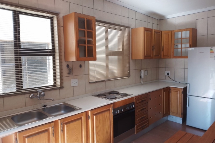 To Let 2 Bedroom Property for Rent in Greenside Gauteng