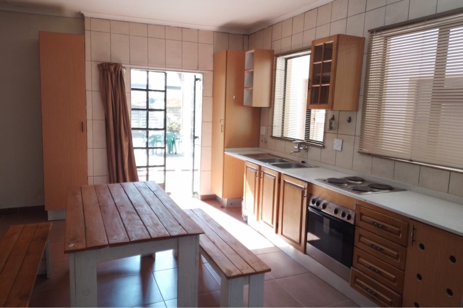 To Let 2 Bedroom Property for Rent in Greenside Gauteng