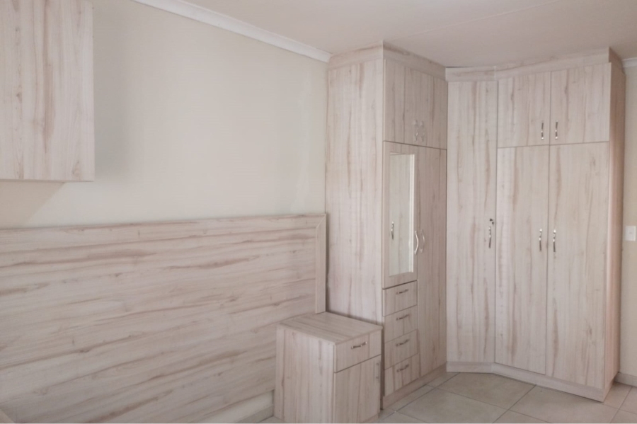 To Let 2 Bedroom Property for Rent in Greenside Gauteng