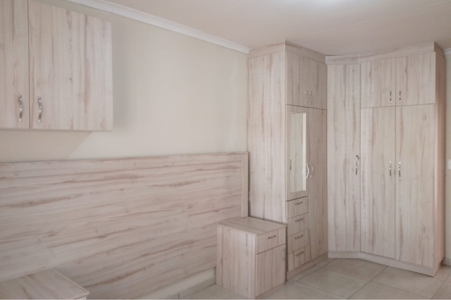 To Let 2 Bedroom Property for Rent in Greenside Gauteng