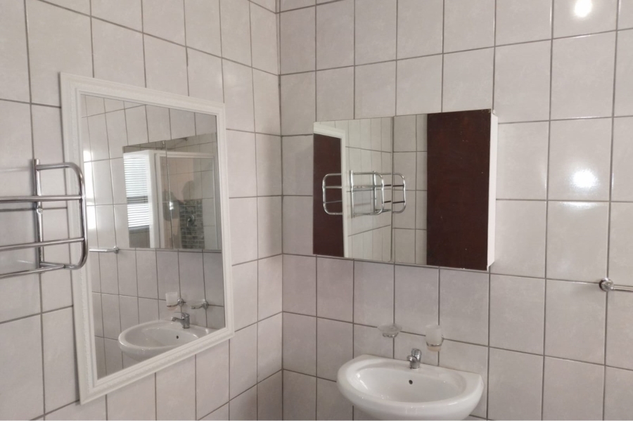To Let 2 Bedroom Property for Rent in Greenside Gauteng