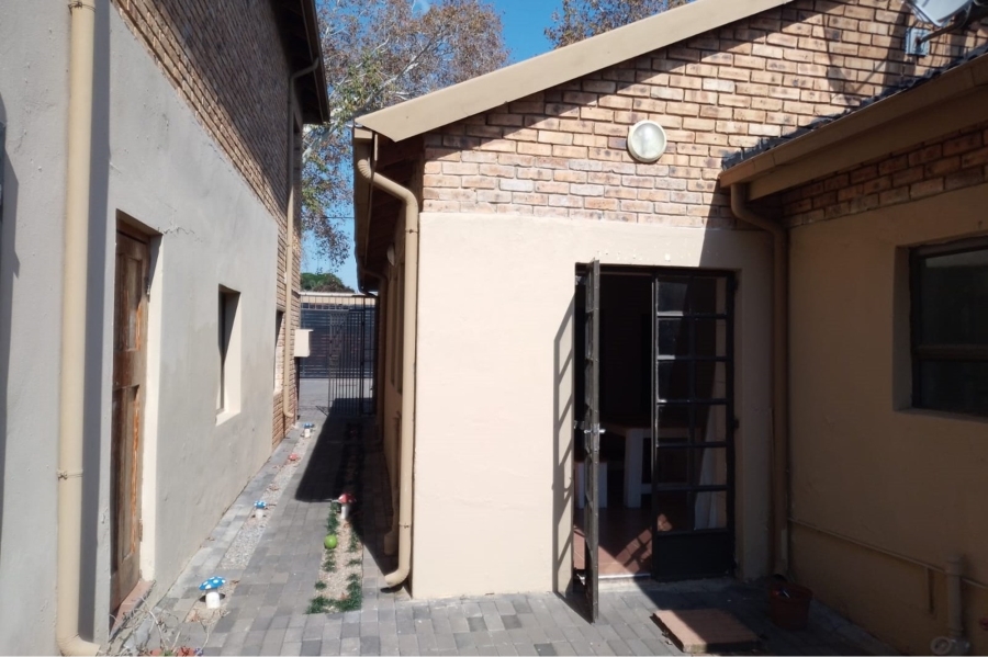 To Let 2 Bedroom Property for Rent in Greenside Gauteng