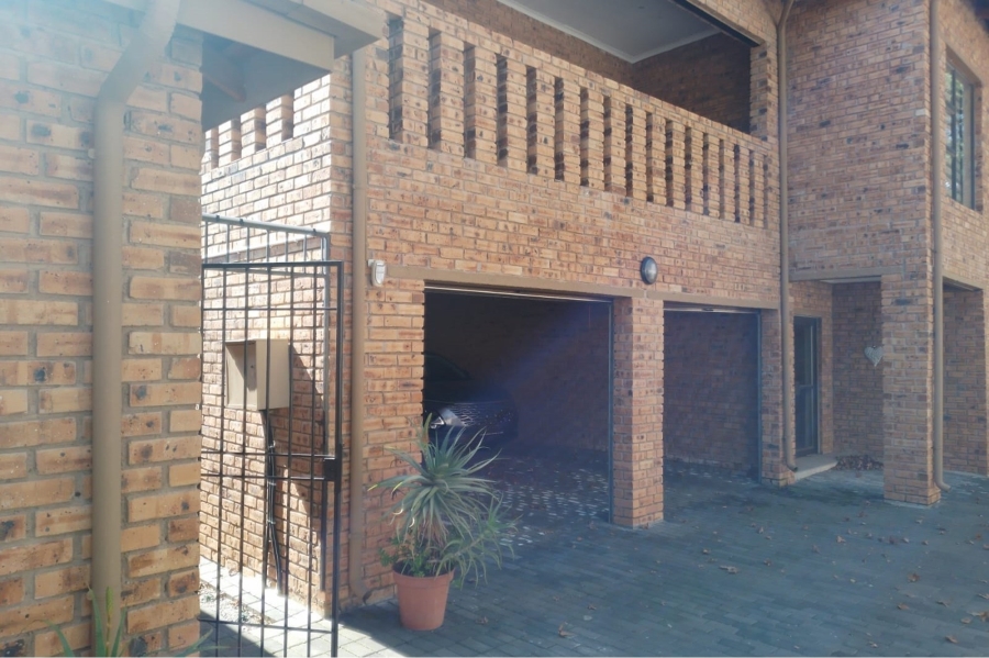 To Let 2 Bedroom Property for Rent in Greenside Gauteng