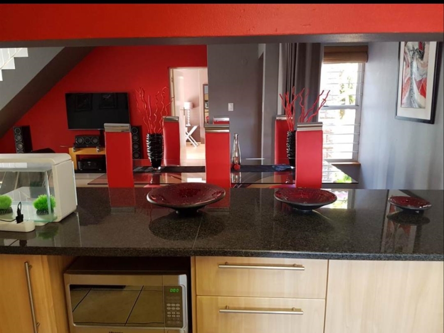To Let 3 Bedroom Property for Rent in Strubensvallei Gauteng