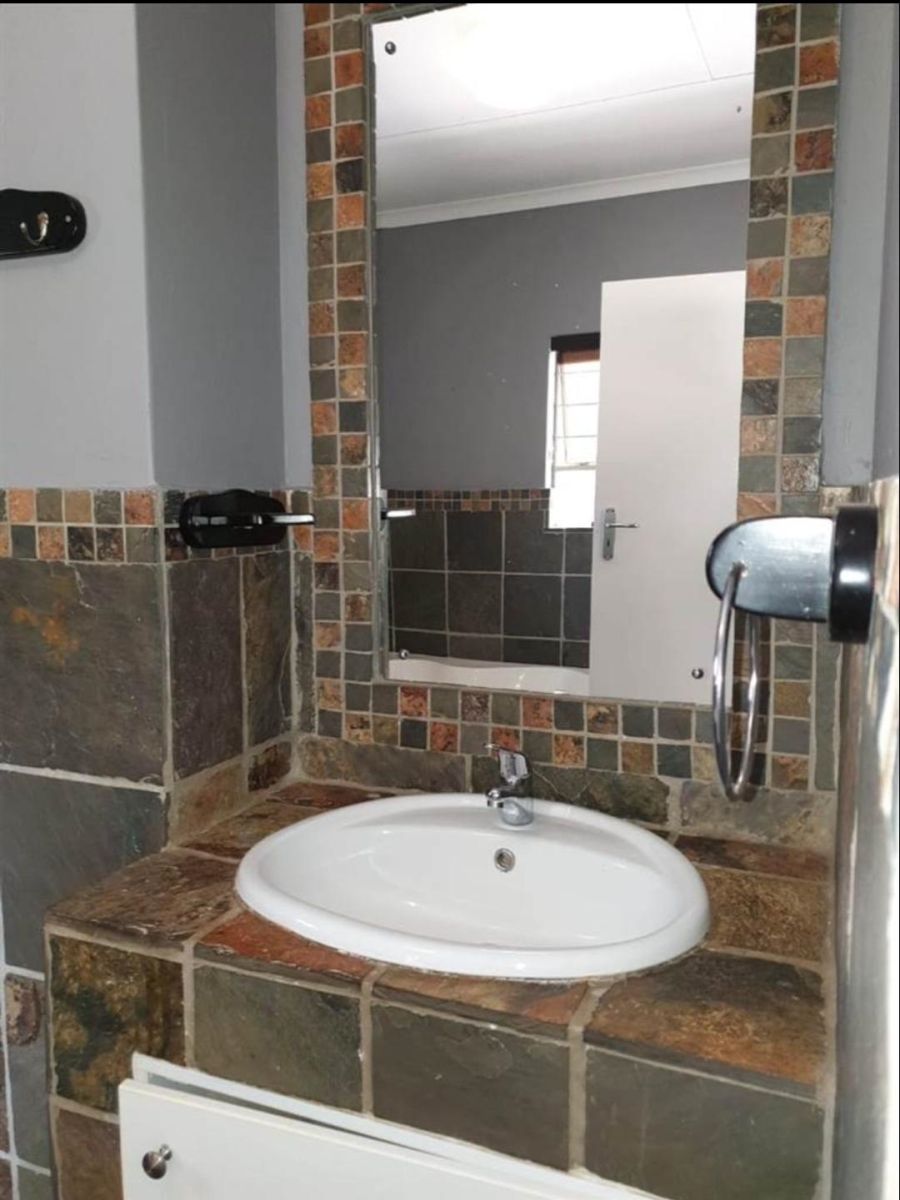 To Let 3 Bedroom Property for Rent in Strubensvallei Gauteng