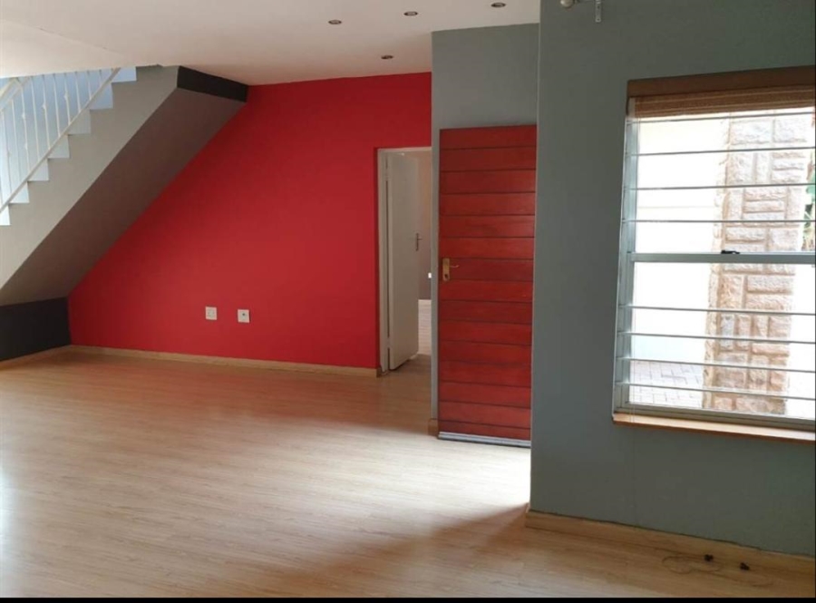 To Let 3 Bedroom Property for Rent in Strubensvallei Gauteng