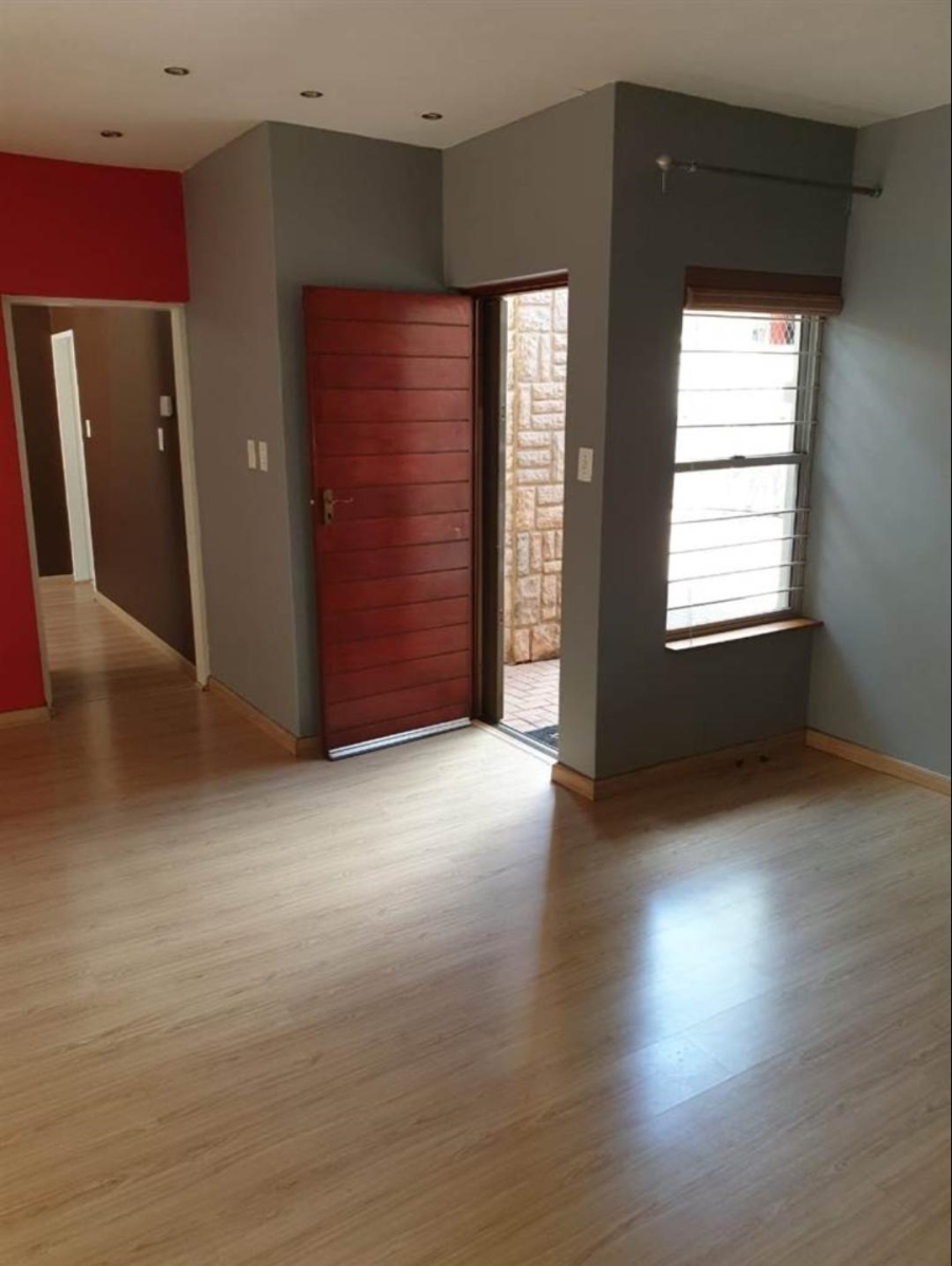 To Let 3 Bedroom Property for Rent in Strubensvallei Gauteng